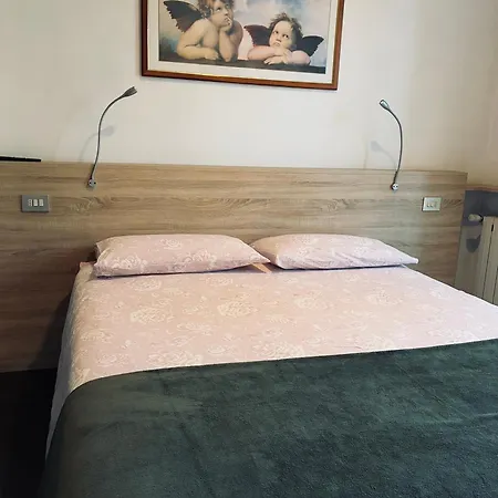 Lively Affittacamere 3*